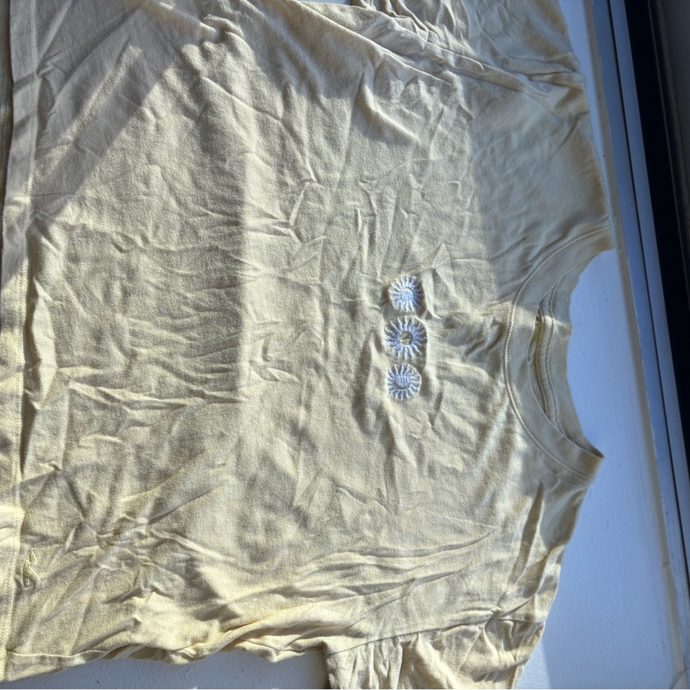 Hollister Light Yellow Cropped Graphic Tee